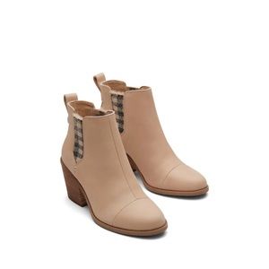 Toms Everly Chelsea Boots with Plaid accent. Size 8.